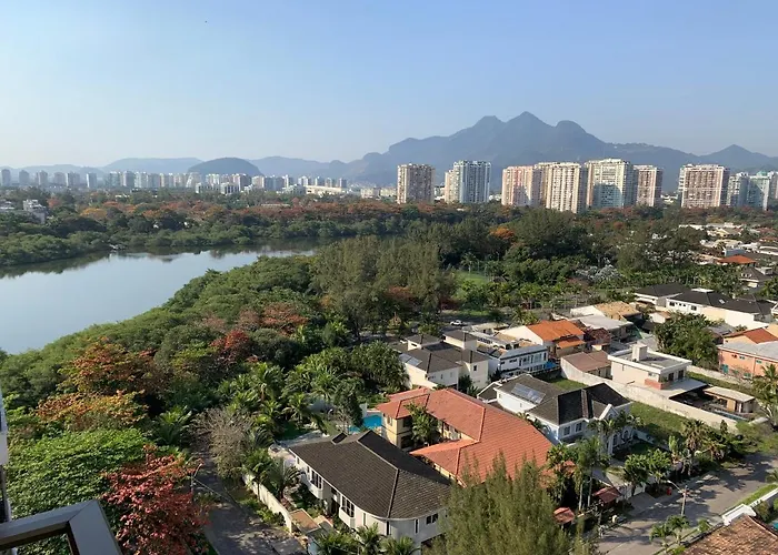 Flat Com 70 Metros Recem Reformado, Sala, Duas Suites, Cozinha, Vista Parcial Do Mar, Edificio Em Frente A Praia Da Barra Rio de Janeiro